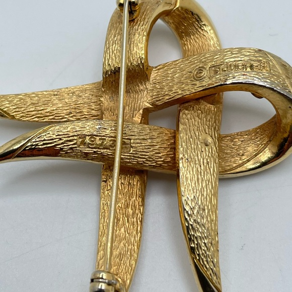 Boucher Brooch - Picture 3 of 5